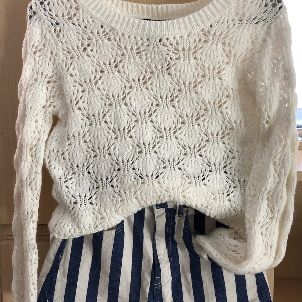 Sweater and shorts outfit from Forever 21 and H&M.